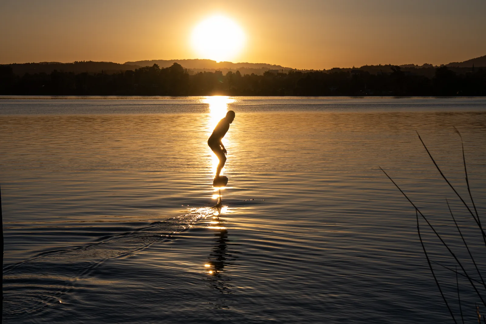 Pump foil sur lac alpin — Greifensee